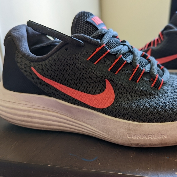 Nikes - Picture 5 of 6